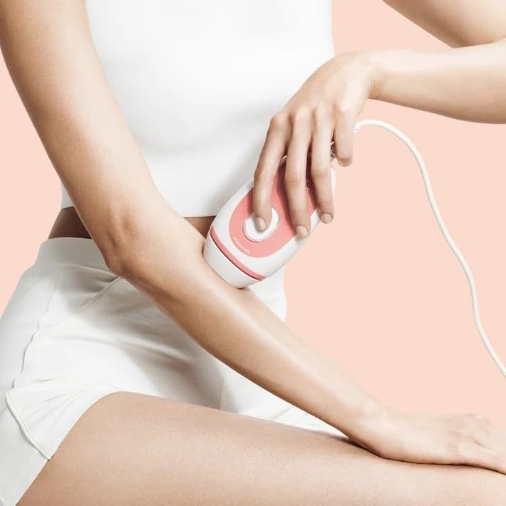 Épilateur électrique à lumière pulsée Braun Silk-expert Mini PL1000 - efficace et pratique pour une épilation longue durée. Commandez maintenant et profitez d'une peau lisse et soyeuse!