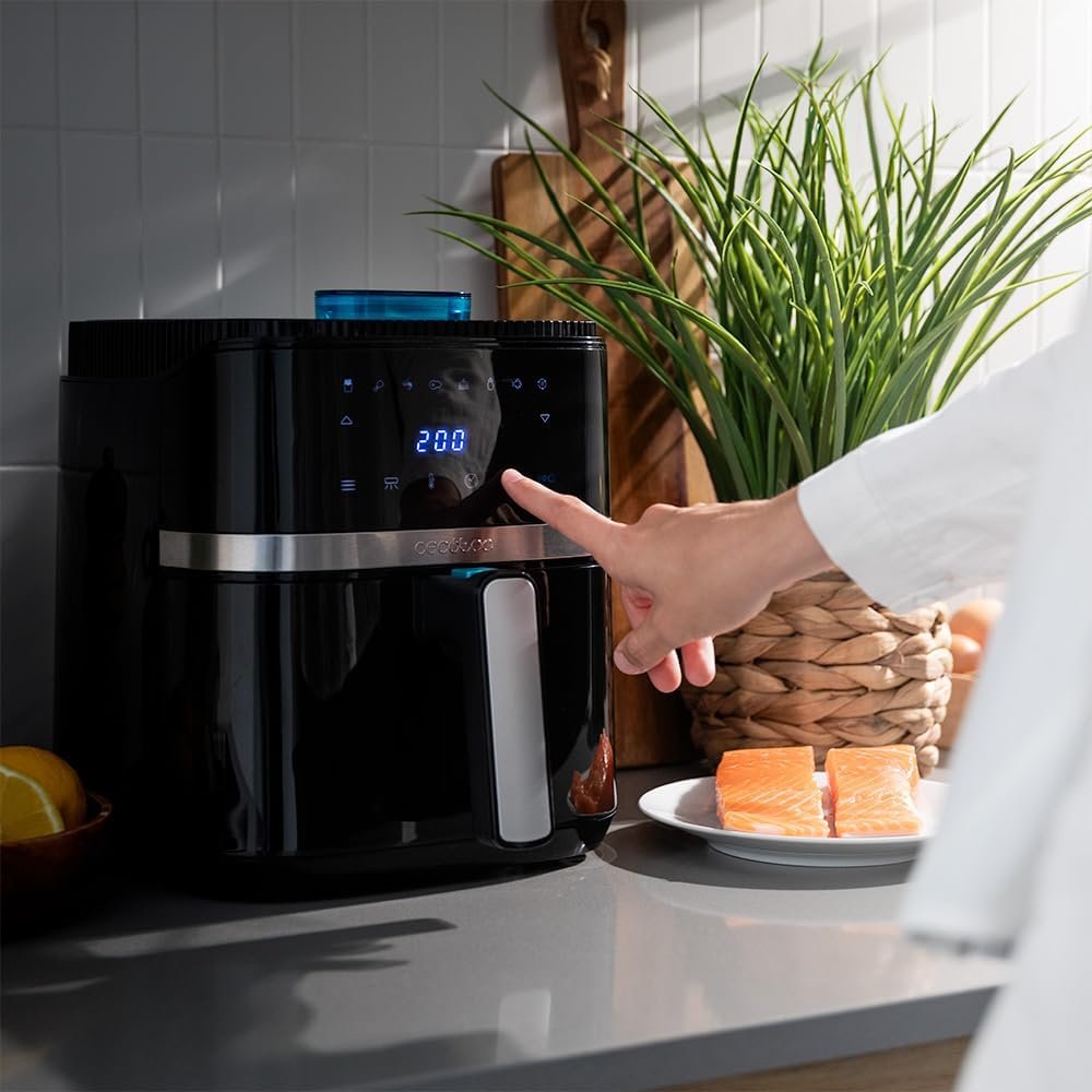 Friteuse à air sans huile CECOTEC Cecofry Drip 5000 de 5 L - 1500 W, Spray d'Eau, 8 Menus, Technologie PerfectCook, 80-200ºC, Fenêtre, Lumière Intérieure et Panneau Tactile.